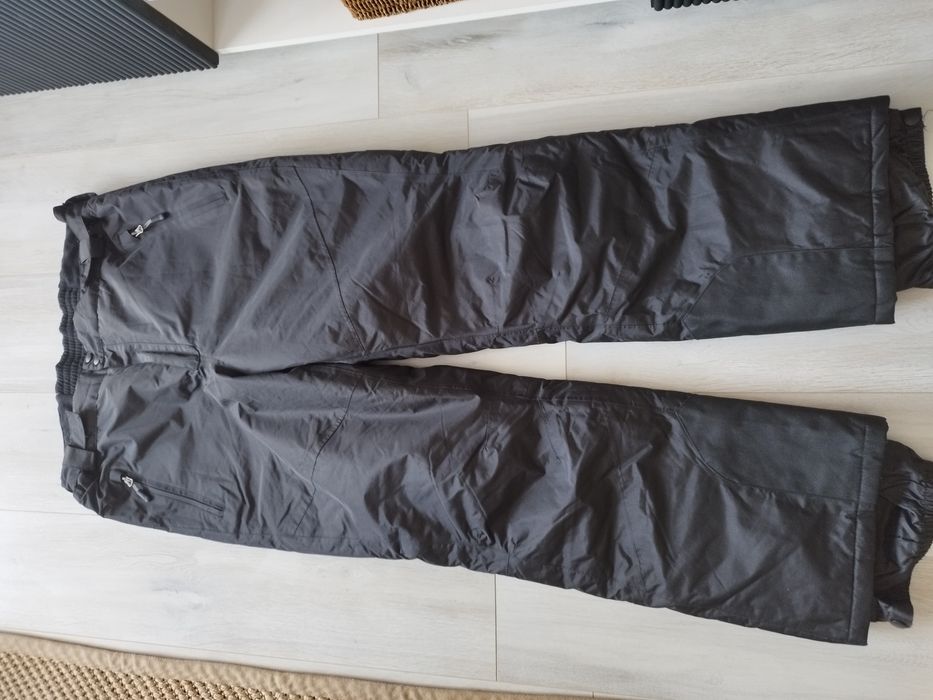 Vând costum de schi pentru bărbați