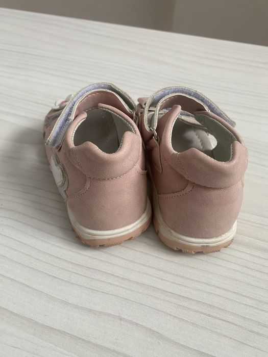 Vand sandalute ferita