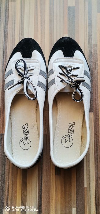 Дамски спортни обувки Адидас