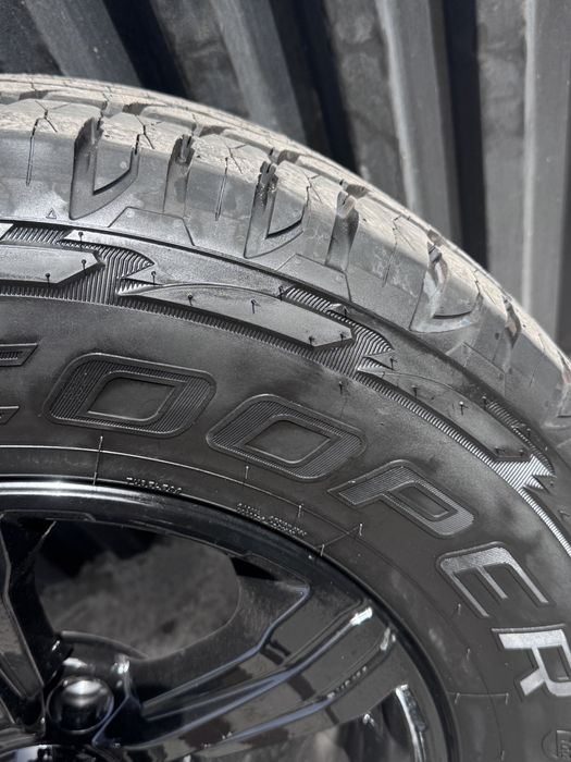 Cooper Discoverer AT 265/65 R17