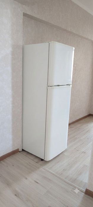 Отличный холодильник с самооттайкой (55×155 см) — В идеале!