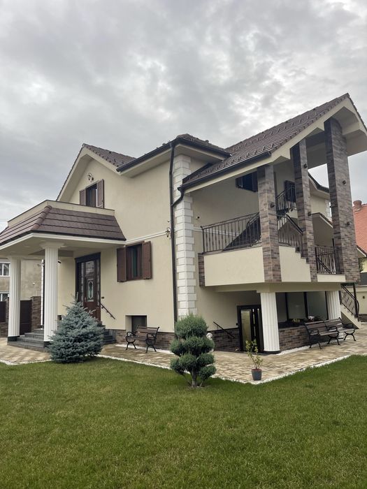 Vilă de lux cu teren și apartament individual ! - Vedere 2