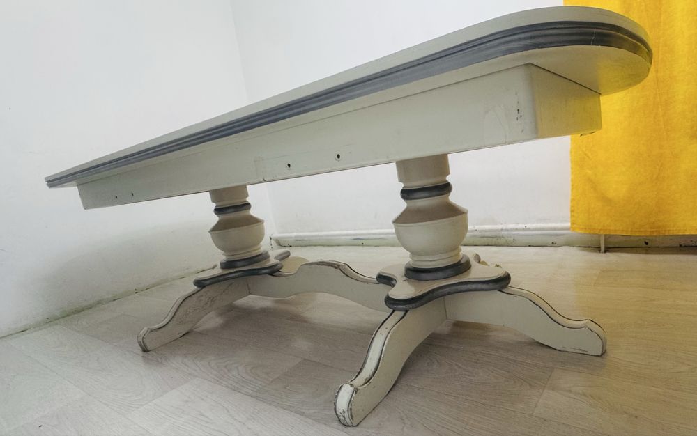 Стол для гостинной и кухни