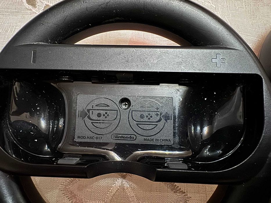 Nintendo Switch 32gb + 64 GB sd card