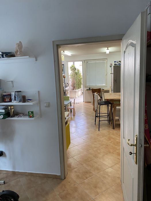 Работно място в ателие за керамика в центъра на гр. София