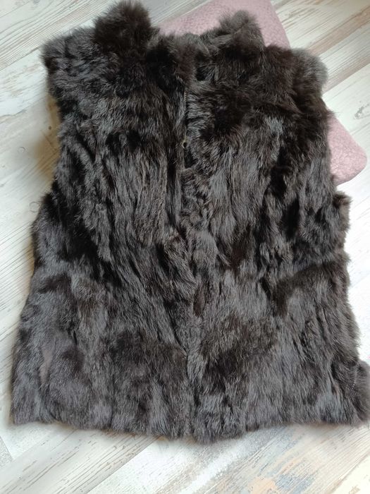 Три  елека с естествен косъм. Кафявия е чисто нов.