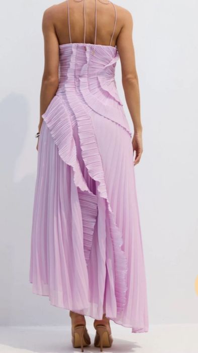 Нежна ,стилна рокля