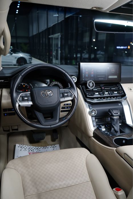 Toyota LC300 в Ташкенте