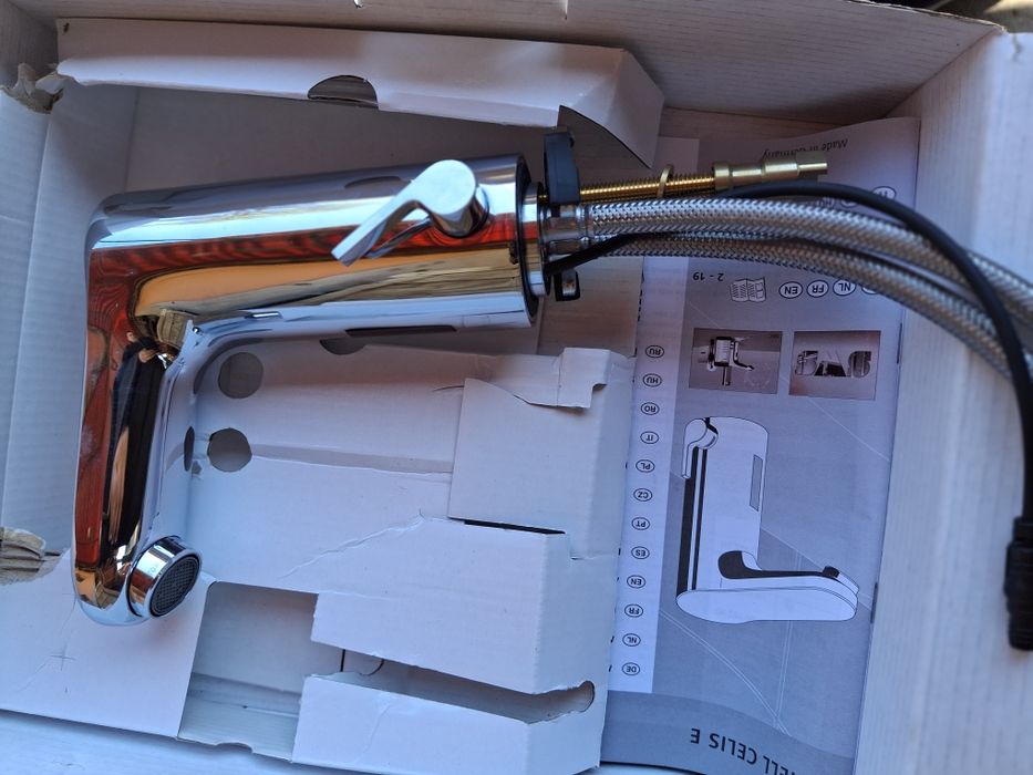 Baterie lavoar cu senzor  electronic Schell Celis  alimentare l