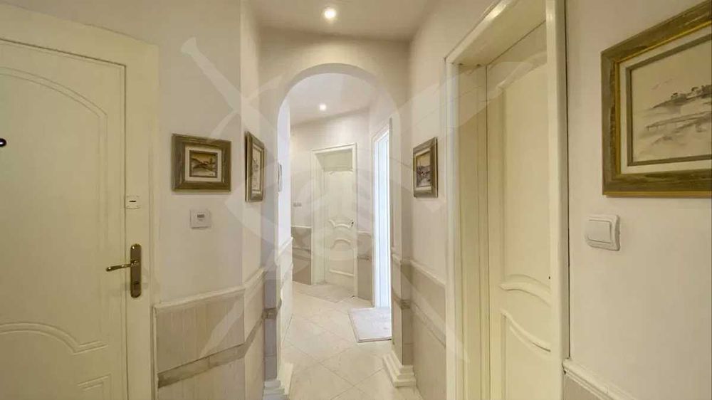 Дава се под наем Тристаен апартамент в Варна, Център - 98 кв.м за 847.62 € - Снимка #9