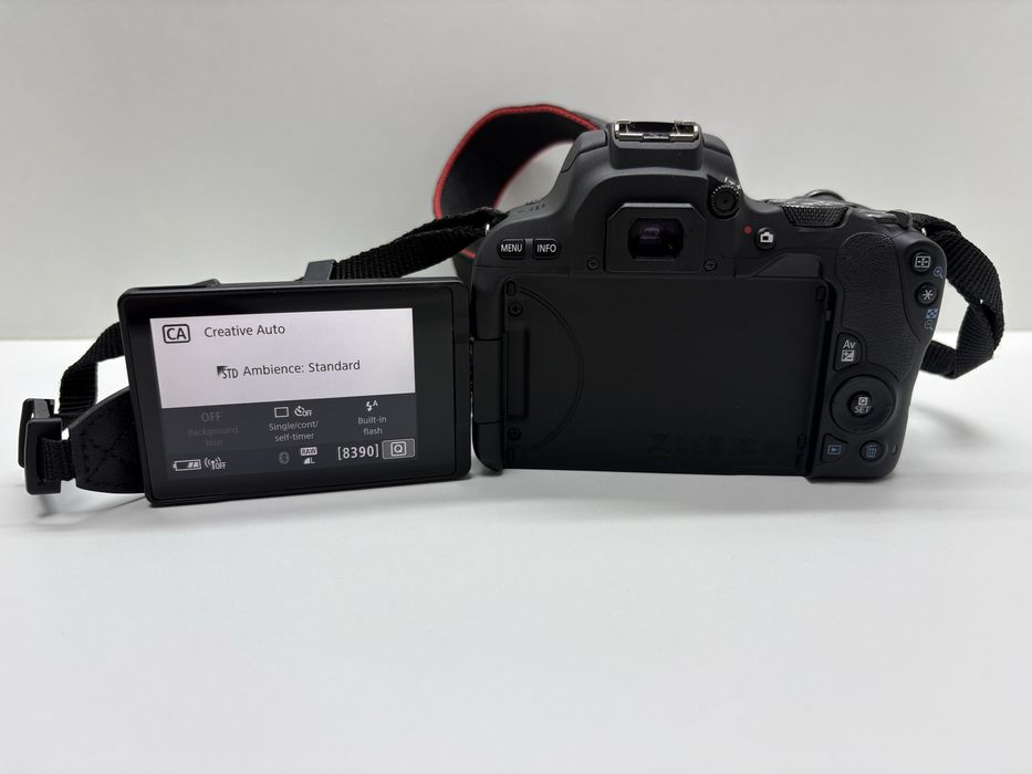 Aparat Foto Canon EDS 200D plus 2 obiective