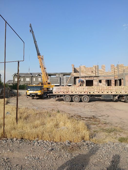 G'isht sotiladi poddonda 19 ta teshiklik