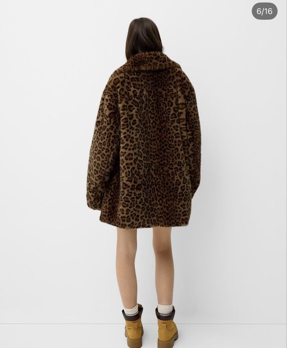 Палто от еко косъм Bershka