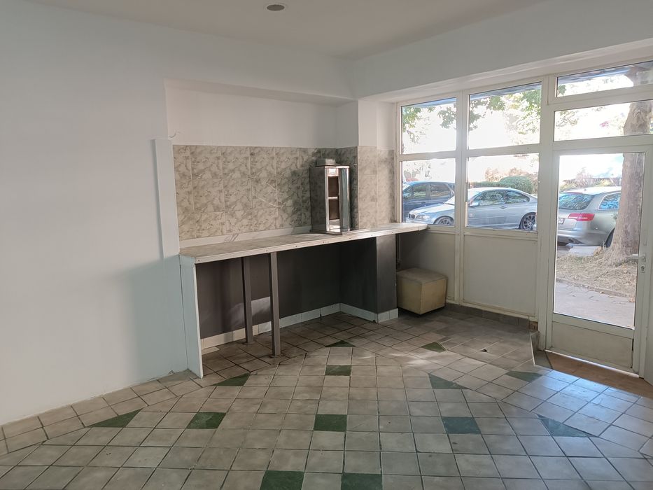 Дава се под наем Магазин в Казанлък - 50 кв.м за 306 € - Снимка #6