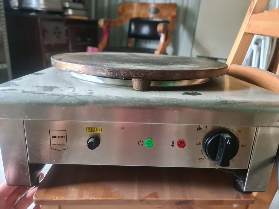 Vând Aparat de făcut clătite