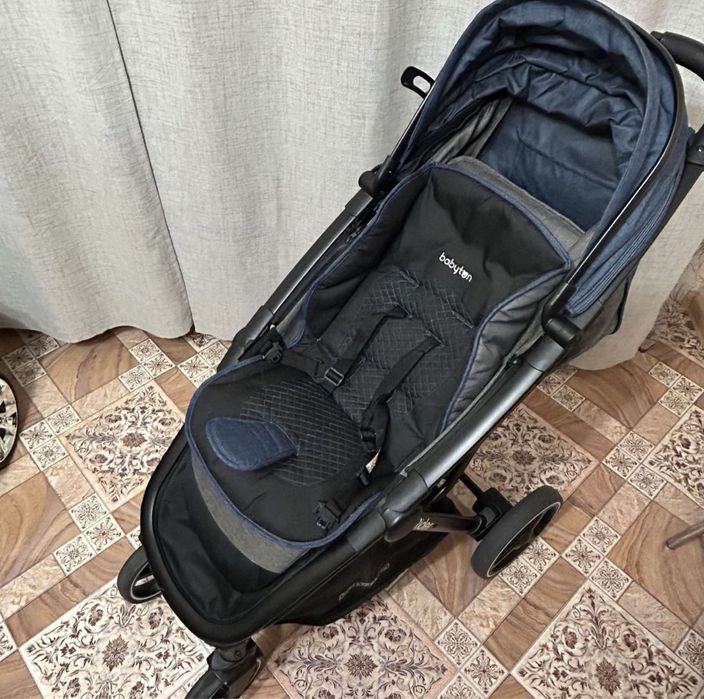 Продам коляску, легкая