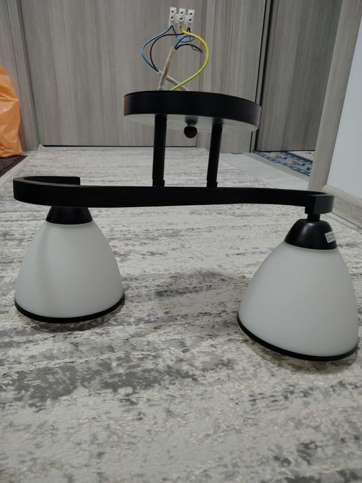 Lustră cu 2 becuri albe pt living sau dormitor