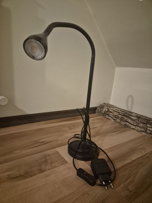 Черна настолна лампа Ikea
