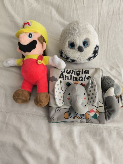 Запазени играчки и черешови костилки