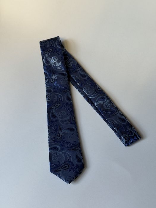 Cravată Elegantă Bleumarin cu Model Paisley Albastru și Batista Asortată