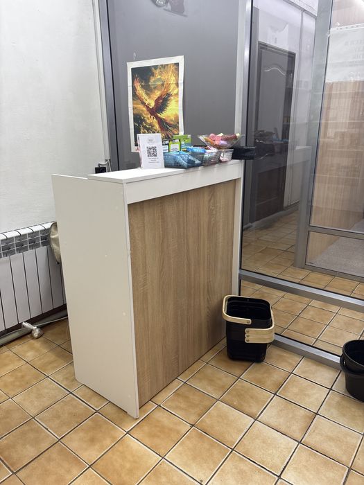 Продам полки и ресепшн