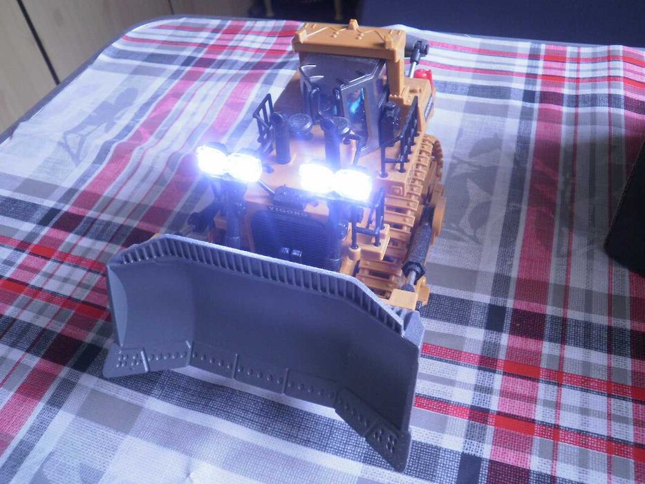 булдозер- играчка- с дистанционно- реалистичен макет