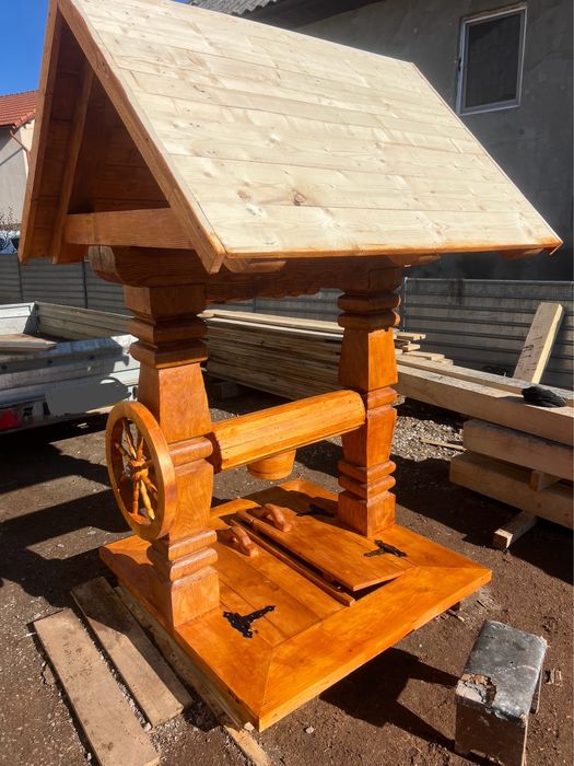 Stalpi lemn sculptati brad si stejar