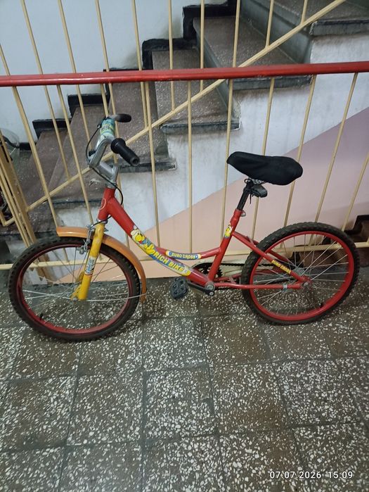 Vand 2 biciclete copii 3-6 ani cea mica si 6-10 ani cea mare.