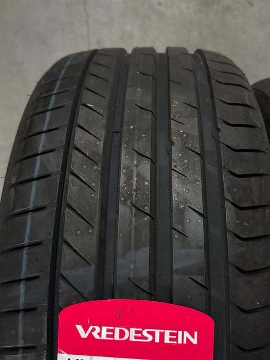 Vând 4 anvelope 225/40/18 vredestein de vară noi