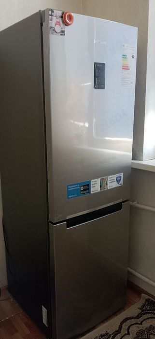 Холодильник Samsung