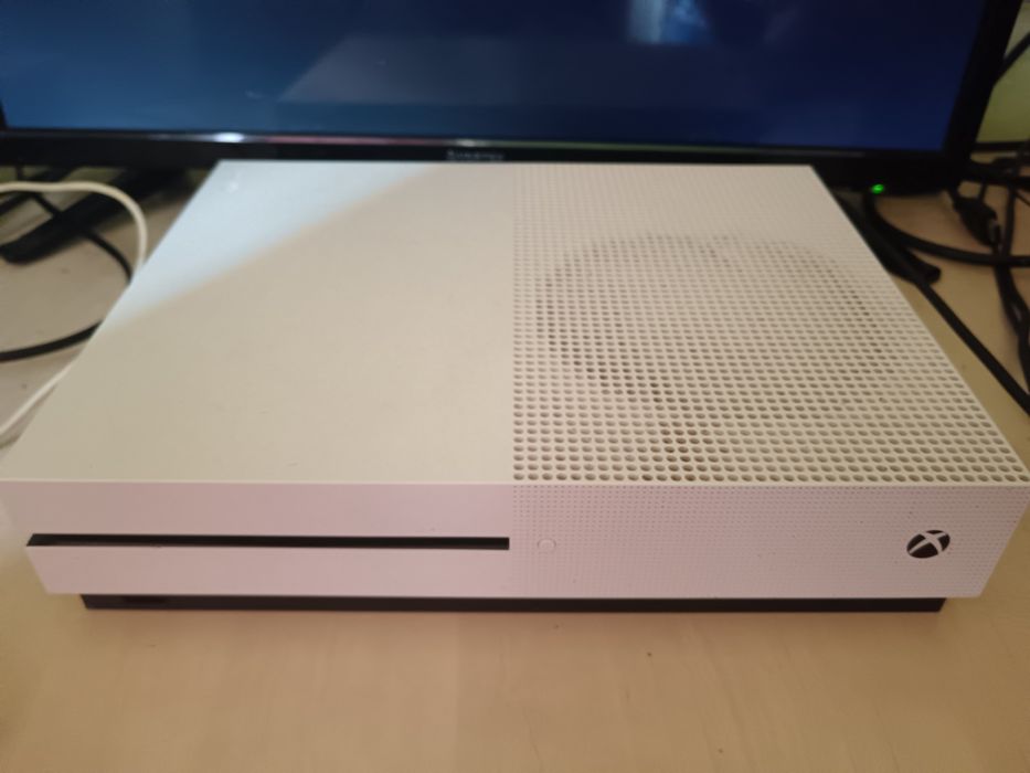 Vând Xbox one s stare foarte buna !