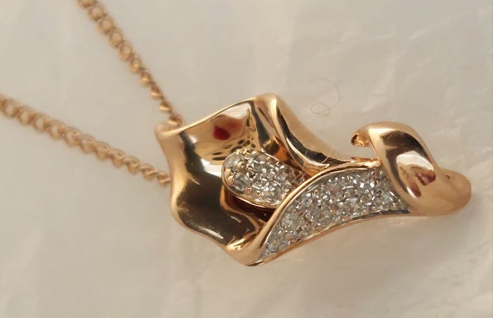 Продам изящное золотое колье