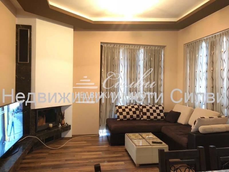 Продава се Тристаен апартамент в Шумен, Център - 120 кв.м за 456 €/кв.м - Снимка #1