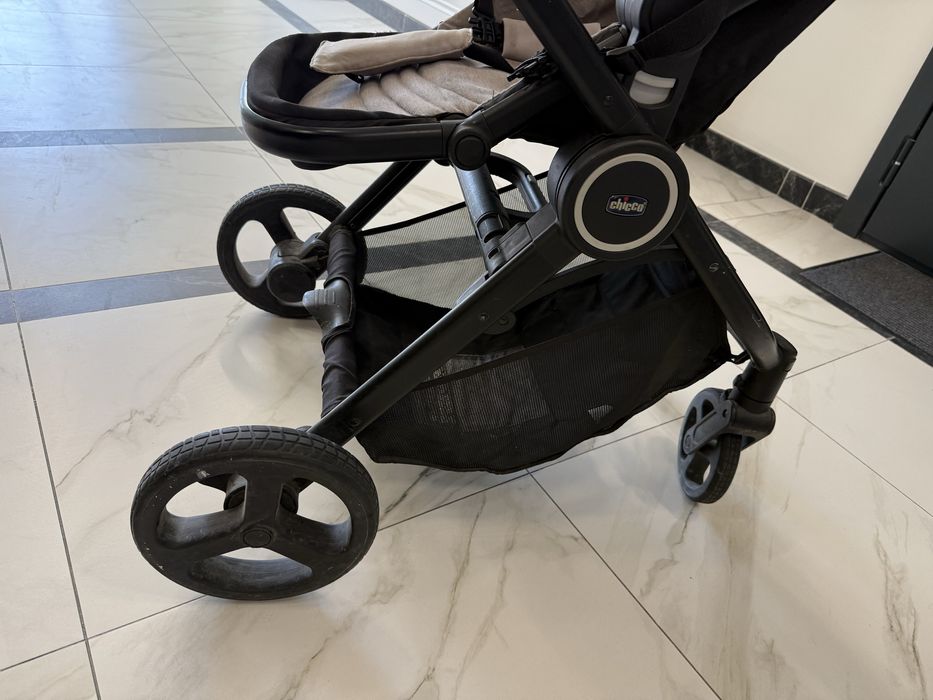 Продам коляску Chicco
