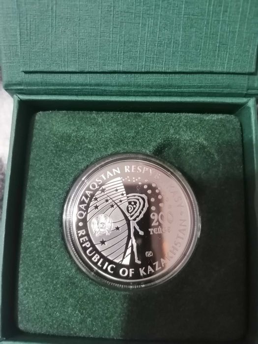 Юбилейную монеты