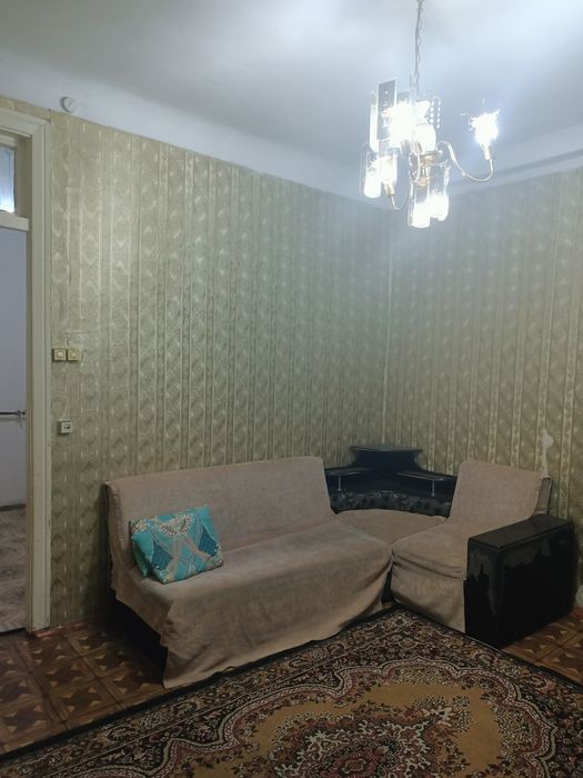 Продам 2ком квартиру В Центре .