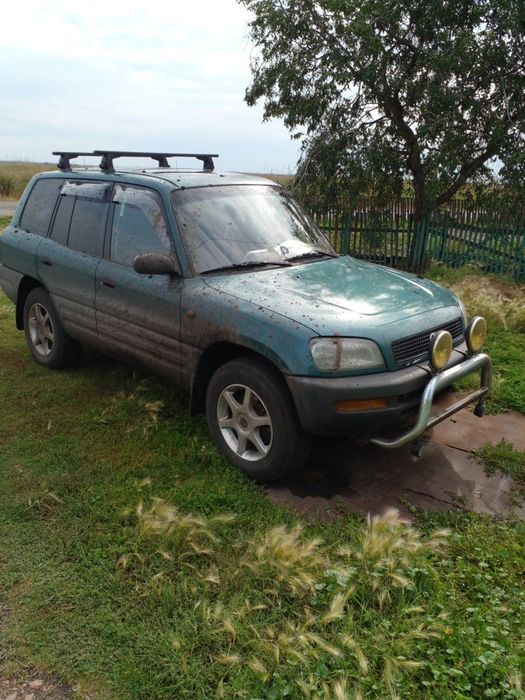 Машина Toyota RAW4