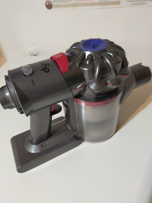 Corp aspirator vertical Dyson V8