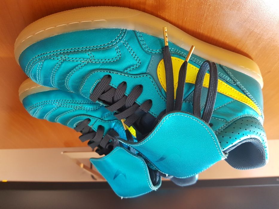 Adidas Nike