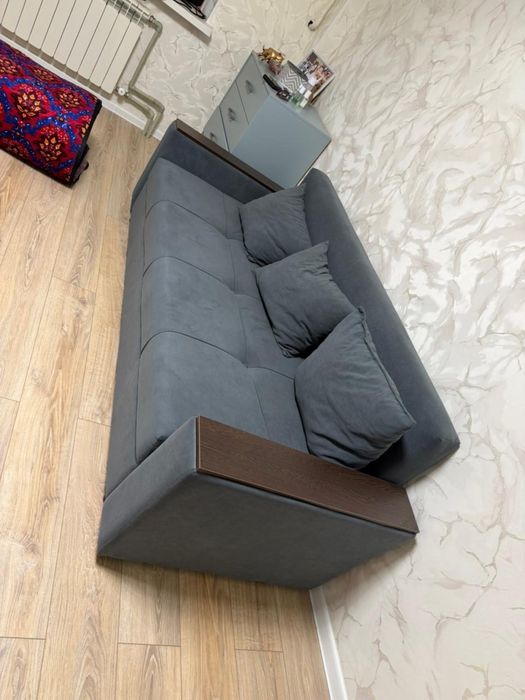 Диван срочно продам