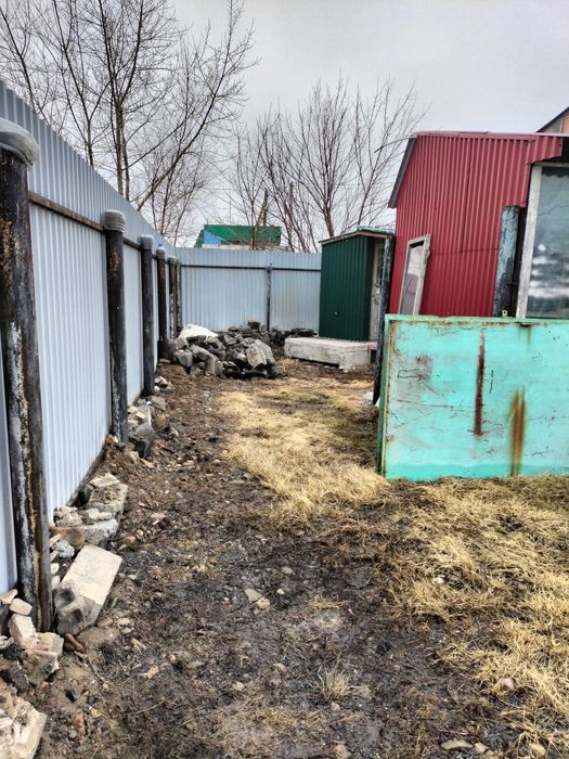 Продам коммерческий огороженный участок  .