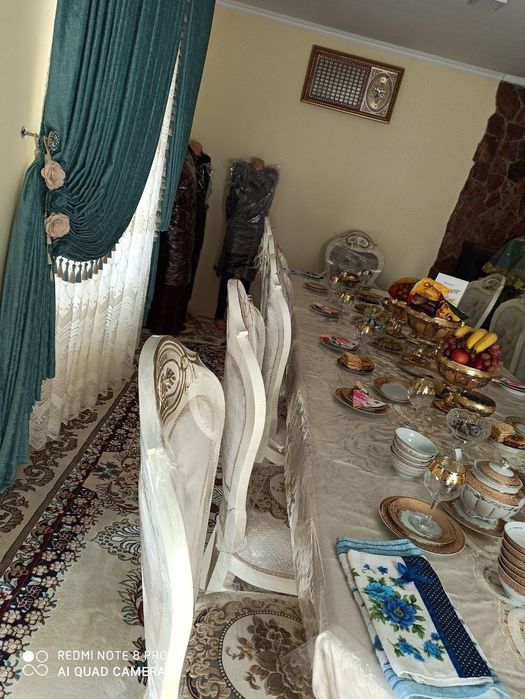 Sotiladi: Stol-stul to‘plami (yong‘oq yog‘och)