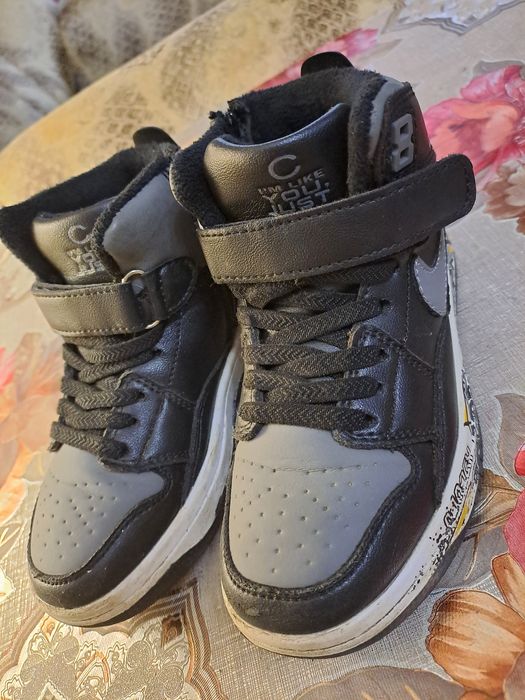 Продам демисезонные ботинки для мальчика