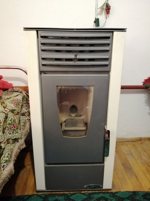 Пелетна камина за топъл въздух