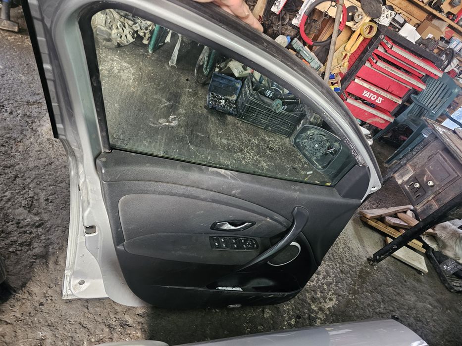 Usa stanga fata Renault Megane 3 hatchback/combi