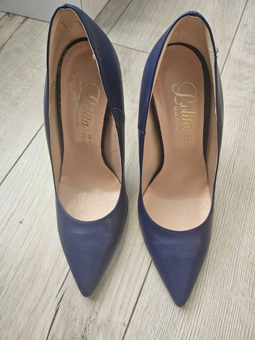 Обувки с висок ток в много добро състояние Лолита Милано