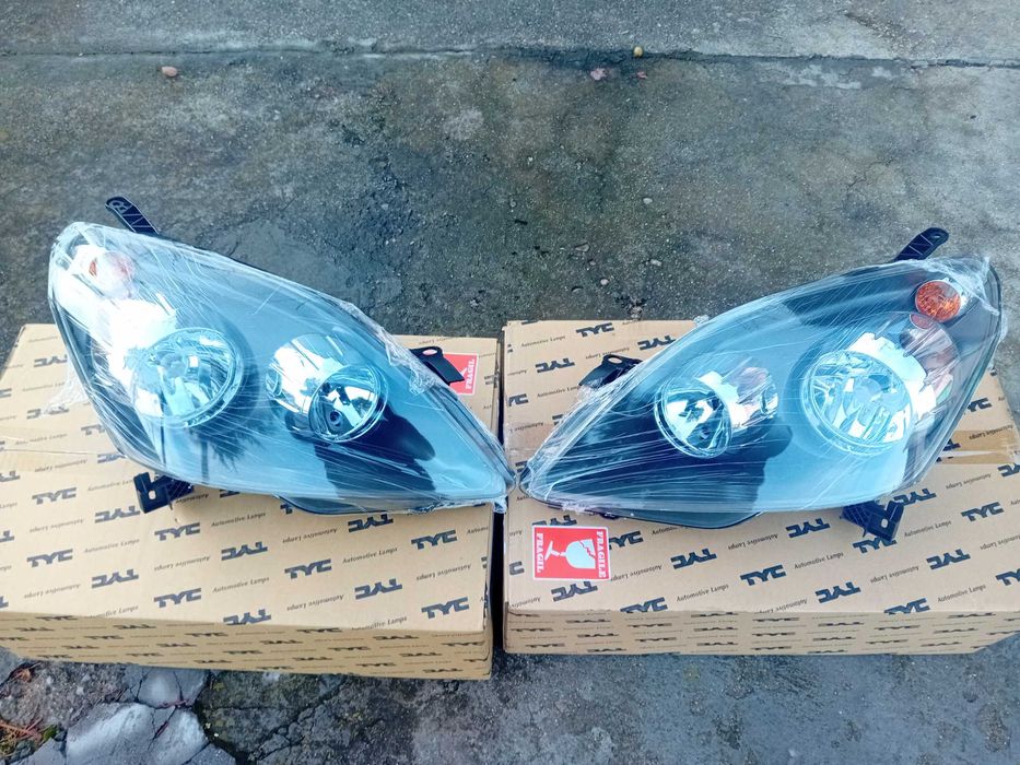 Фар Опел Зафира Б