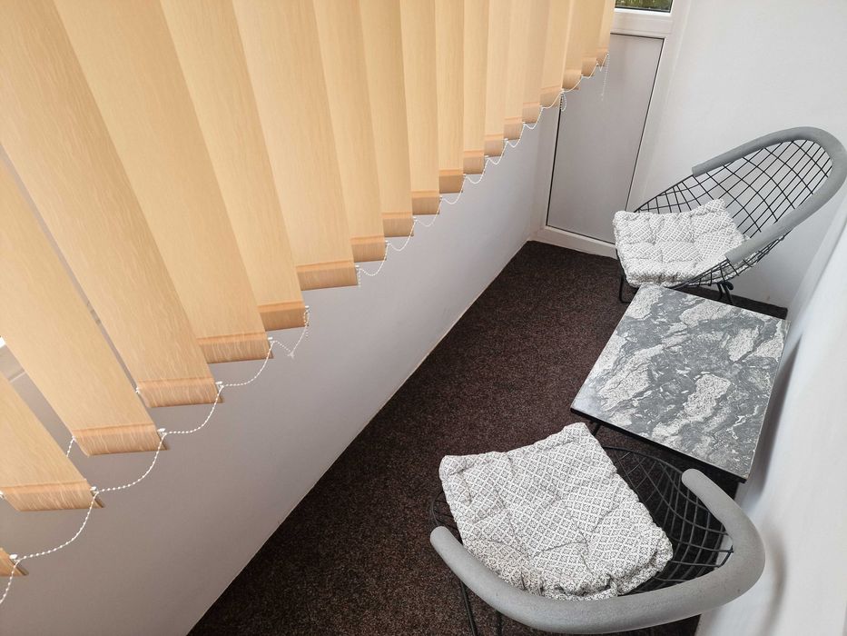 Inchiriez apt. 2 camere et. 1 central. Renovat și modern.