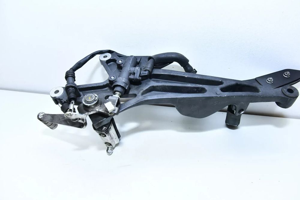2010 2013 HONDA CBF 1000F PARTEA DREAPTĂ SUPORT PICIOARE CUIER
