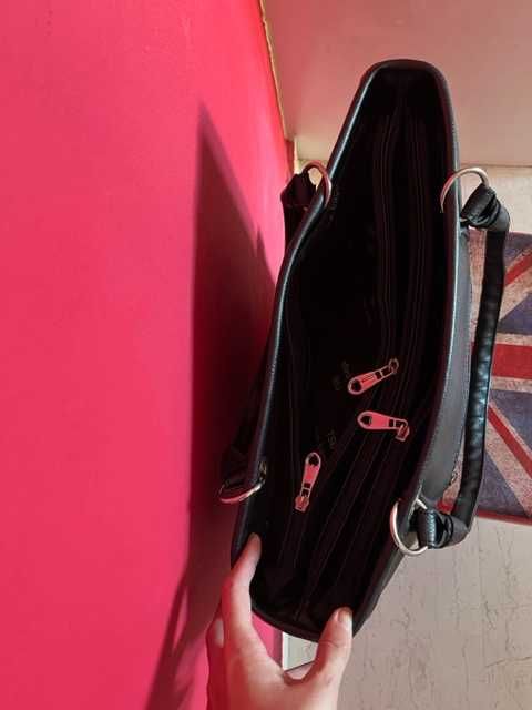 Дамска чанта за офис